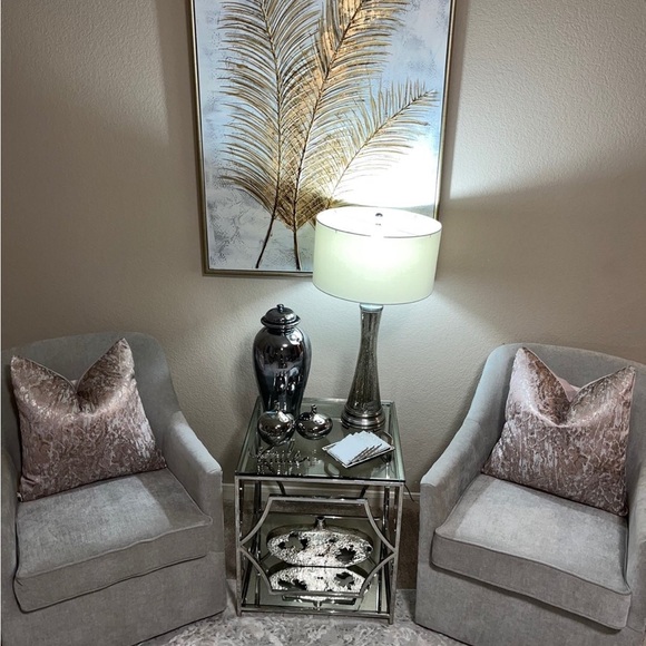 1-NWT CALDEIRA ABSTRACT DESIGN
DECORATIVE PILLOWS (Read description for details) - Picture 6 of 7